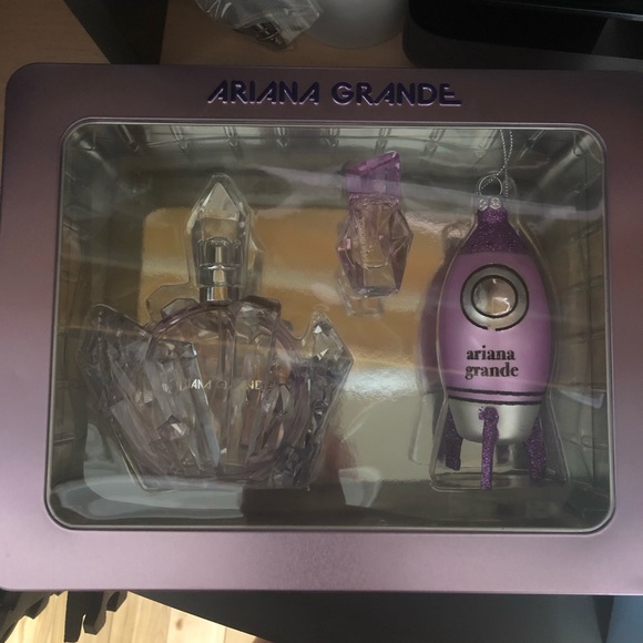 Brand new Ariana grande perfume set - Picture 1 of 1